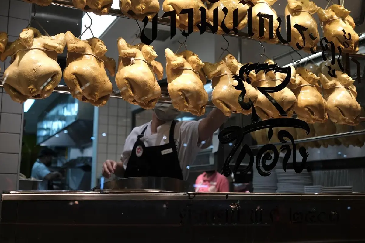 ‘โกอ่าง ข้าวมันไก่ประตูน้ำ’ ลุ้นสิ้นปีแตะ ‘200 ล้าน’ คำพ่อสอนธุรกิจไปต่อได้ ต้องมีลูกน้องดี