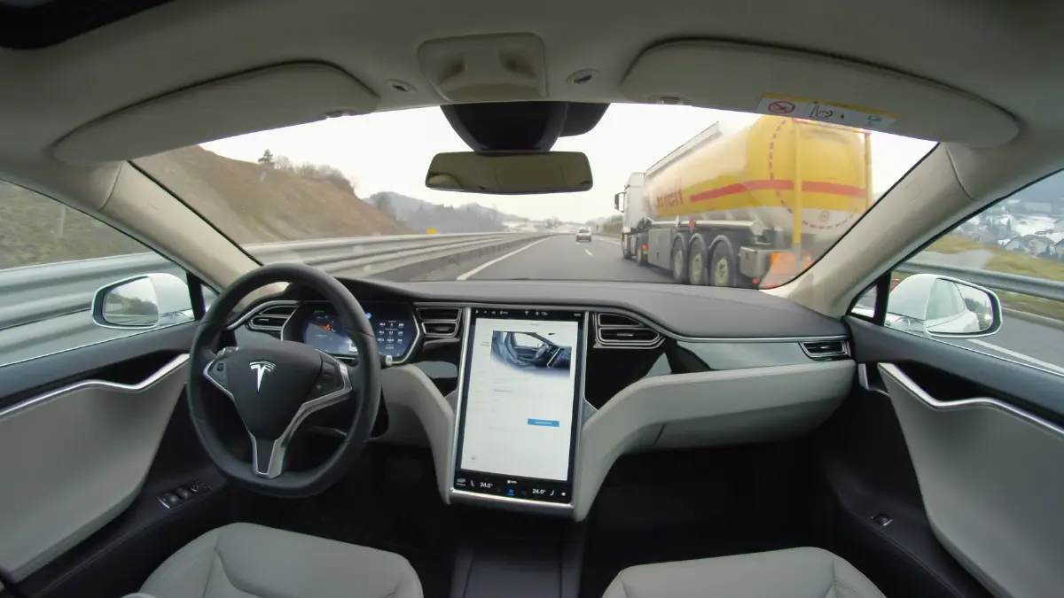 เบื้องหลัง ‘รถไร้คนขับ Tesla’ ทำไมชนคน ‘เสียชีวิต’ ทั้งที่กล้องก็จับเห็นคน