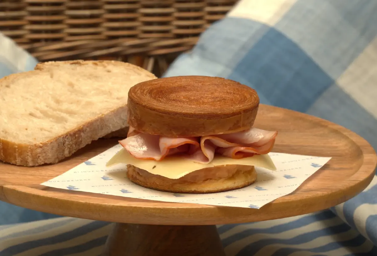 บิฌูส์ เดอ เบอร์ เอชิเร่ ร้านขนมอบแนะนำ แซนด์วิช ไส้จุใจ