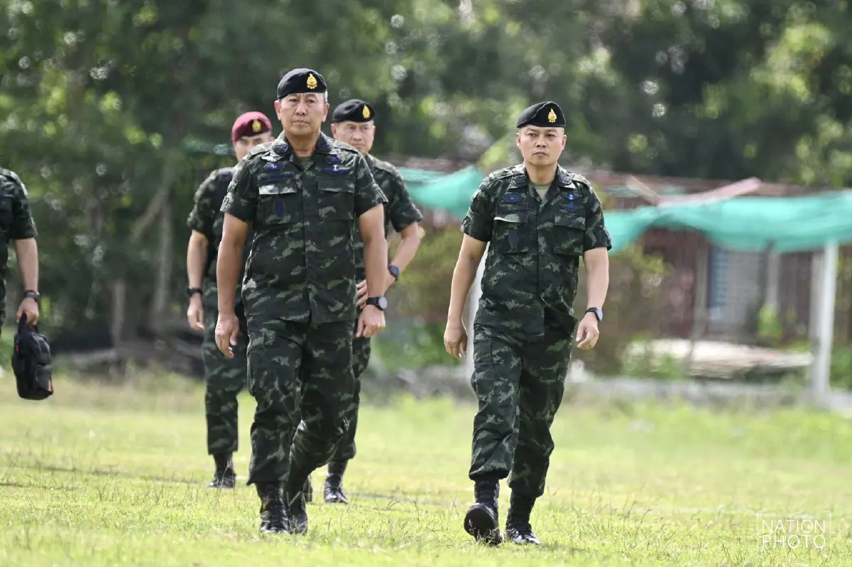 ผบ.ทบ. บินด่วนลงสุรินทร์ เกาะติดสถานการณ์ชายแดนไทย-กัมพูชา