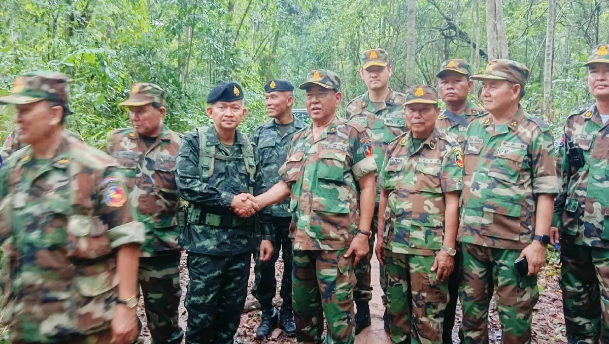 ทบ.เผย \'ช่องบก\' คลี่คลาย โชว์ภาพทหารไทย-กัมพูชา จับมือ-ควงแขน