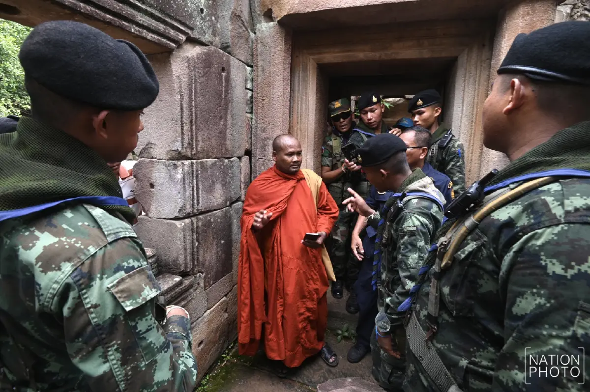 ป่วนอีก! พระกัมพูชา ละเมิดกฎ แอบไลฟ์สดในเขตปราสาทตาเมือนธม