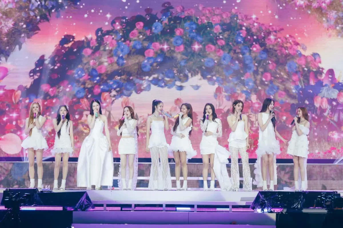 'BLUSH BLOSSOM FAN FEST' 10 สาว 'GMMTV' เสิร์ฟโชว์ 2 วัน ติดเทรนด์โลกอันดับ 1