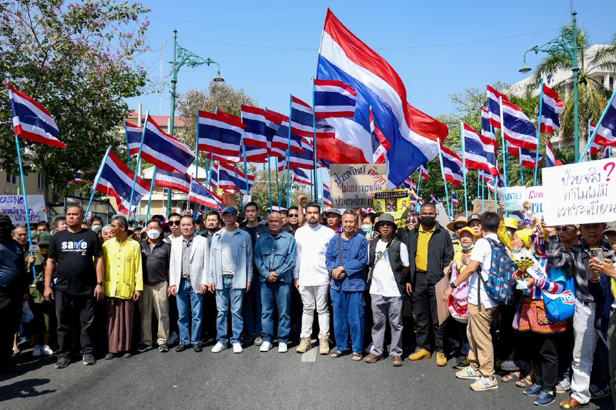 คดีชั้น 14 แยกขั้ว ‘องค์กรหมอ’ เดิมพัน ‘ศรัทธา-การเมือง’