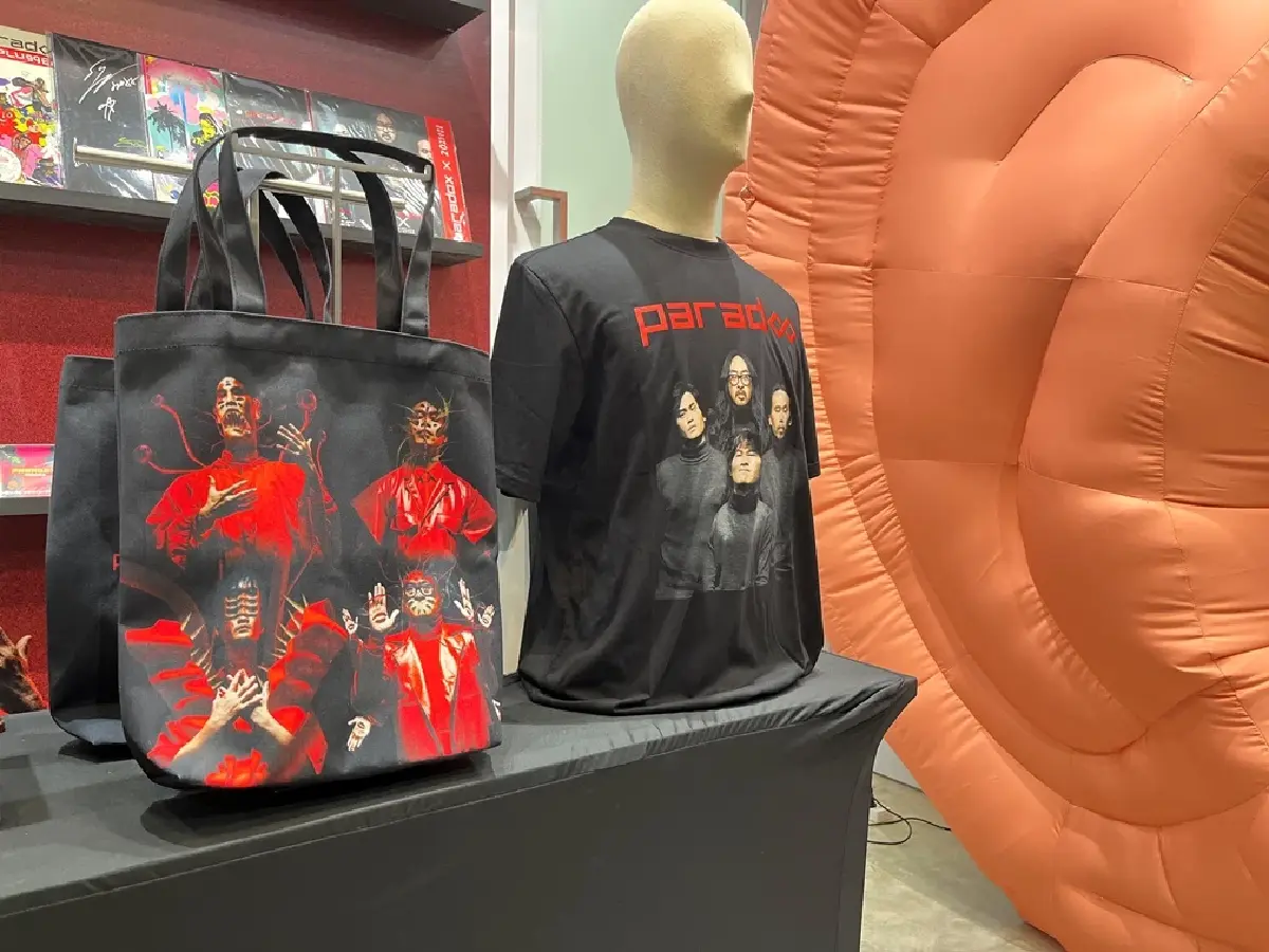 PARADOXXXHIBITION นิทรรศการเดี่ยวครบ 30 ปี วงดนตรี พาราด็อกซ์