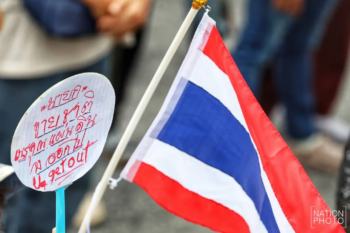 ปิดจราจร พหลโยธิน ขาลงอนุสาวรีย์ชัยสมรภูมิ ผู้ชุมนุมเต็มพื้นที่