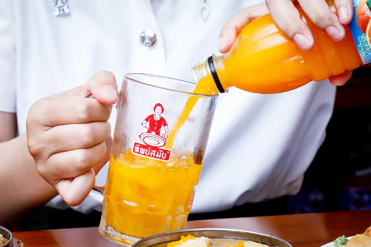 น้ำส้ม ‘ผัดไทยประตูผี’ เกิดได้เพราะแม่ป่วยเบาหวาน อร่อยจนห้างล็อตเต้-เซเว่นเกาหลี อยากได้!