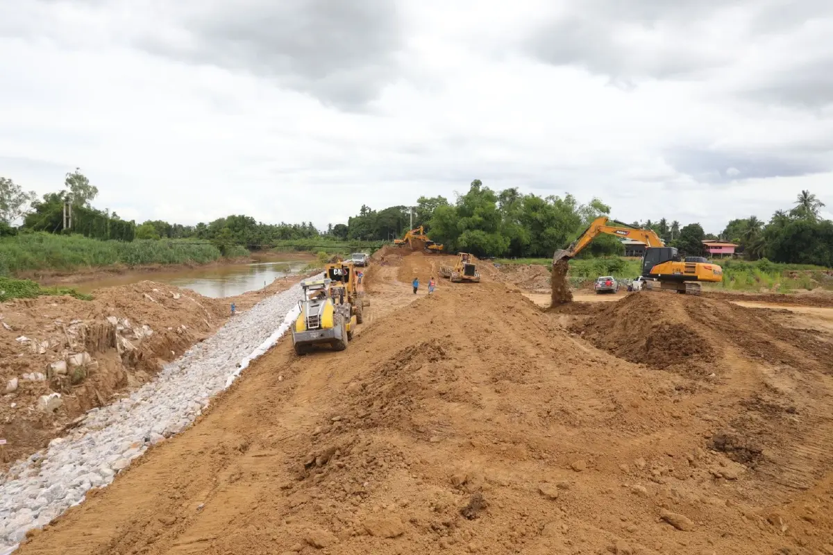 ‘สมศักดิ์’ ขน สส.พท. ติดตามงานซ่อมตลิ่งน้ำยม หลังท่วมหนัก2ปีซ้อน