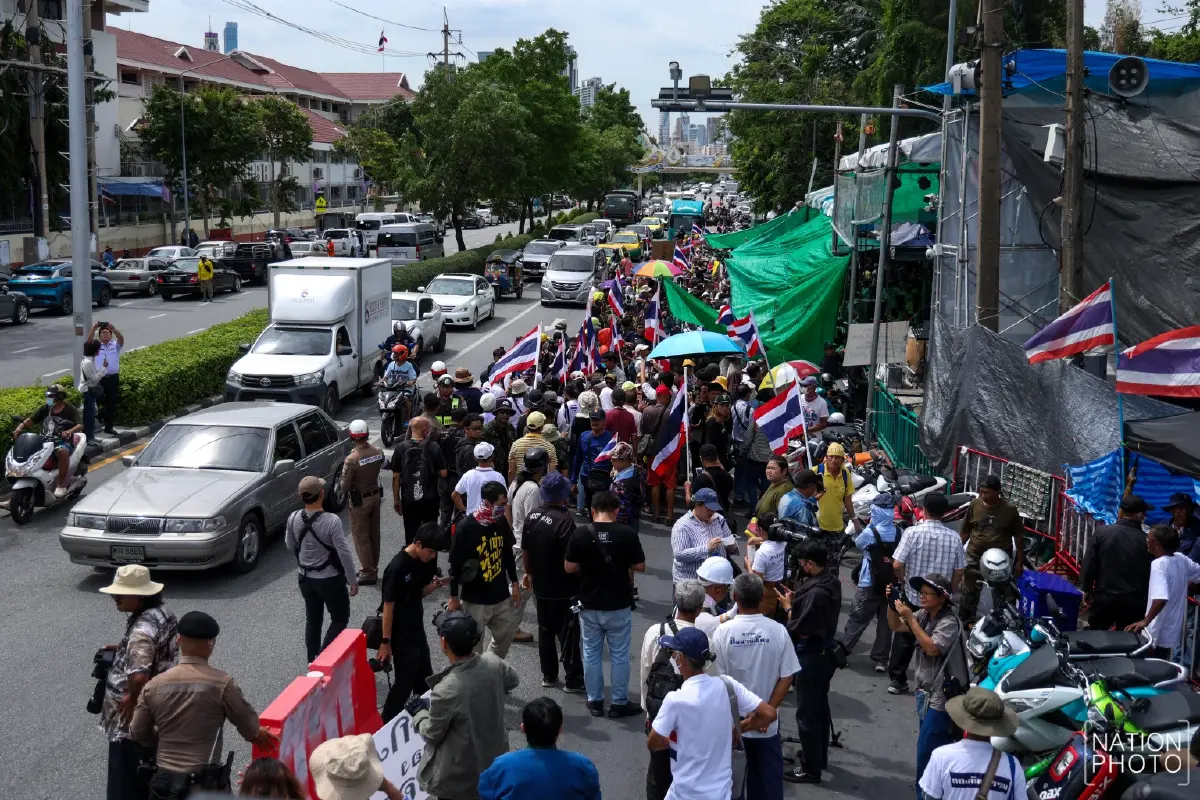 กลุ่มคปท. กองทัพธรรม ม็อบไล่นายกฯ รวมพลหน้าทำเนียบรัฐบาล