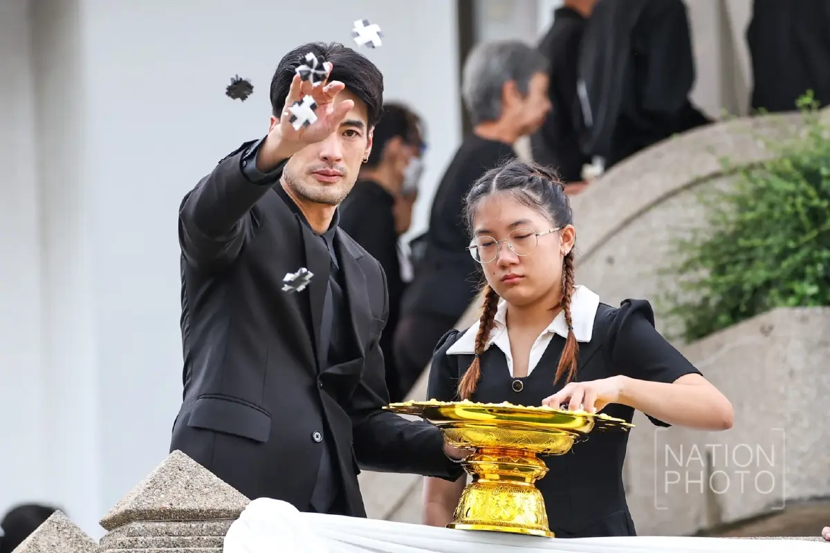 สุดเศร้า พิธีฌาปนกิจ 'คุณแม่งามทิพย์' คนบันเทิงร่วมอาลัยแน่นวัด