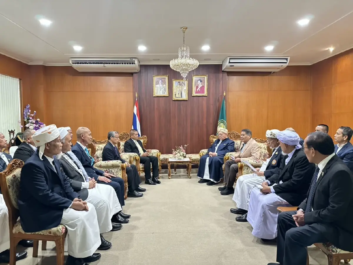 จุฬาราชมนตรี มอบเอกสาร 'การฏออะห์' ให้ 'มทภ.4' ขับเคลื่อนสันติสุขชายแดนใต้