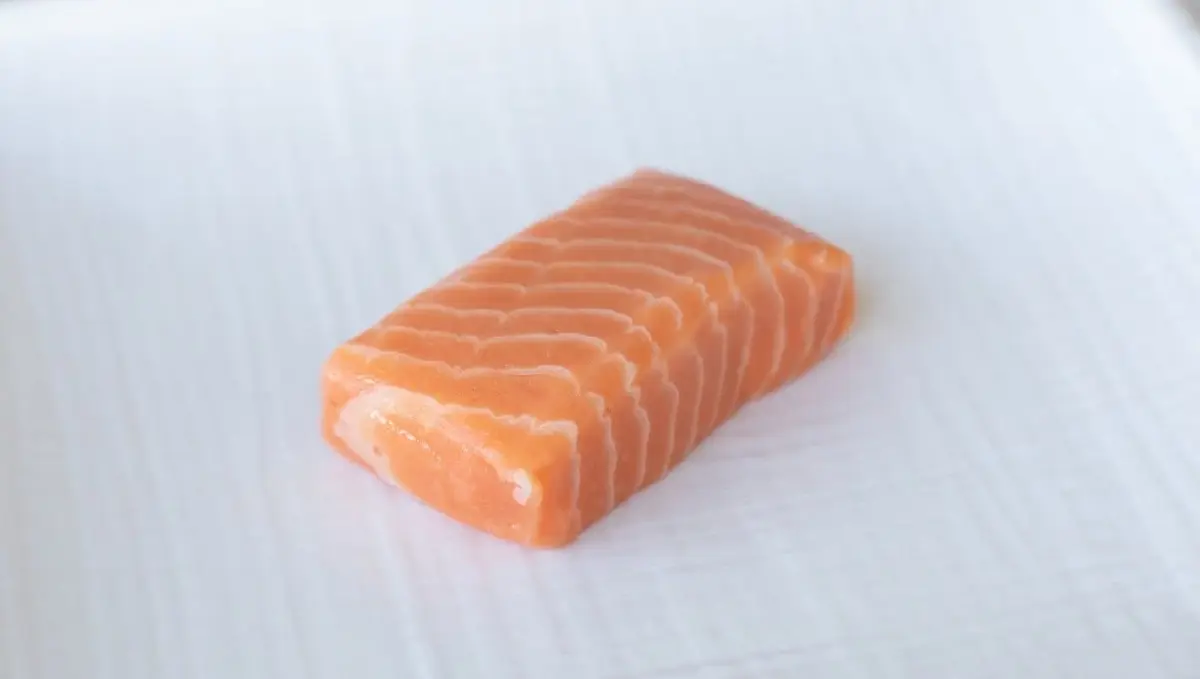 ‘สหรัฐ’ ขาย ‘แซลมอนเพาะเลี้ยง’ ในแล็บ อาหารทะเลทางเลือก