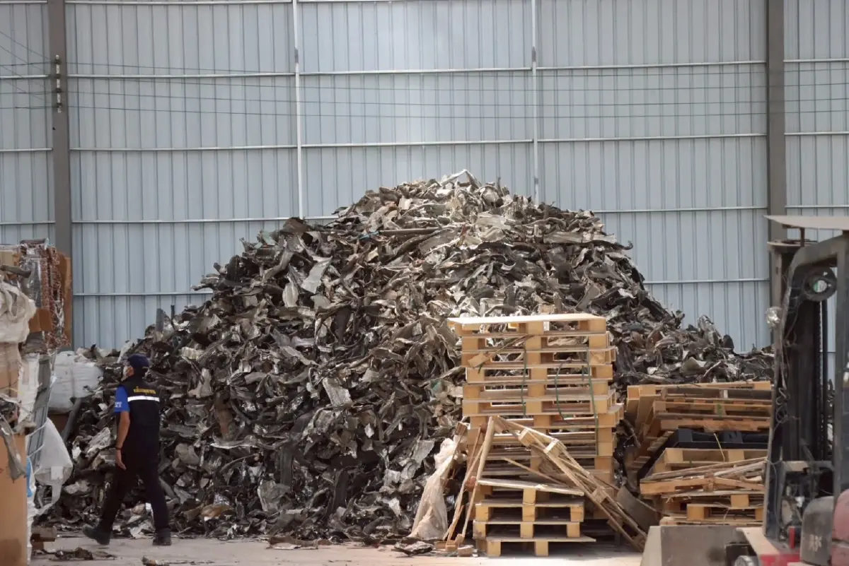 'เอกนัฏ' ส่งสุดซอย ปิด บ.กำปั่นทอง เหิมตั้งฟรีโซนแหล่งรวมขยะพิษ