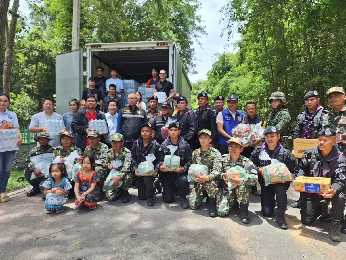แห่ให้กำลังใจมอบสิ่งของ เจ้าหน้าที่-ทหาร แนวชายแดนไทย-กัมพูชา