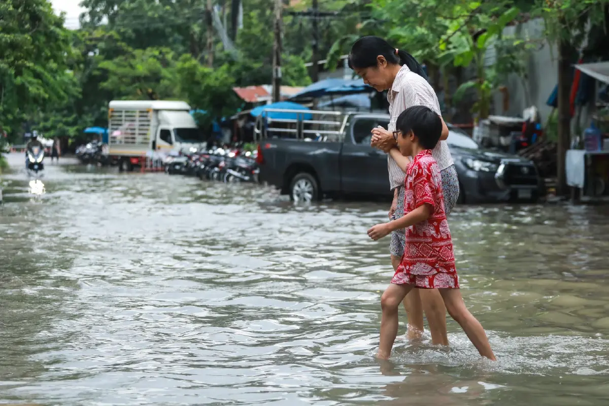 กรมอุตุนิยมวิทยา เตือน ภาคเหนือ อีสาน กทม. ฝนตกหนักถึงหนักมาก 70%