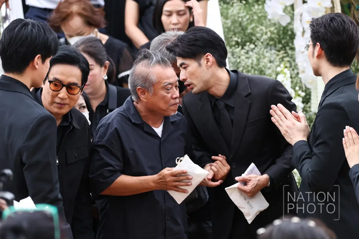 สุดเศร้า พิธีฌาปนกิจ 'คุณแม่งามทิพย์' คนบันเทิงร่วมอาลัยแน่นวัด