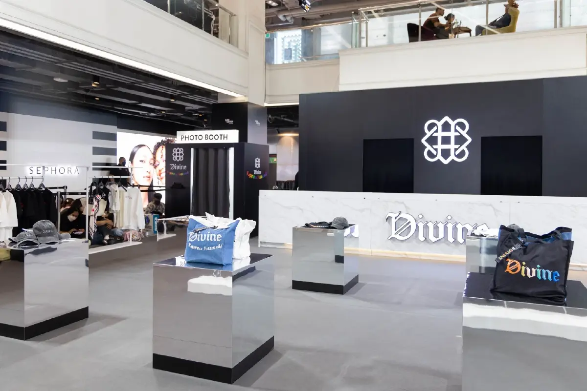ครั้งแรกกับ DIVINE x SIAM CENTER 1st POP UP STORE ออกแบบโดย 'เจมีไนน์'