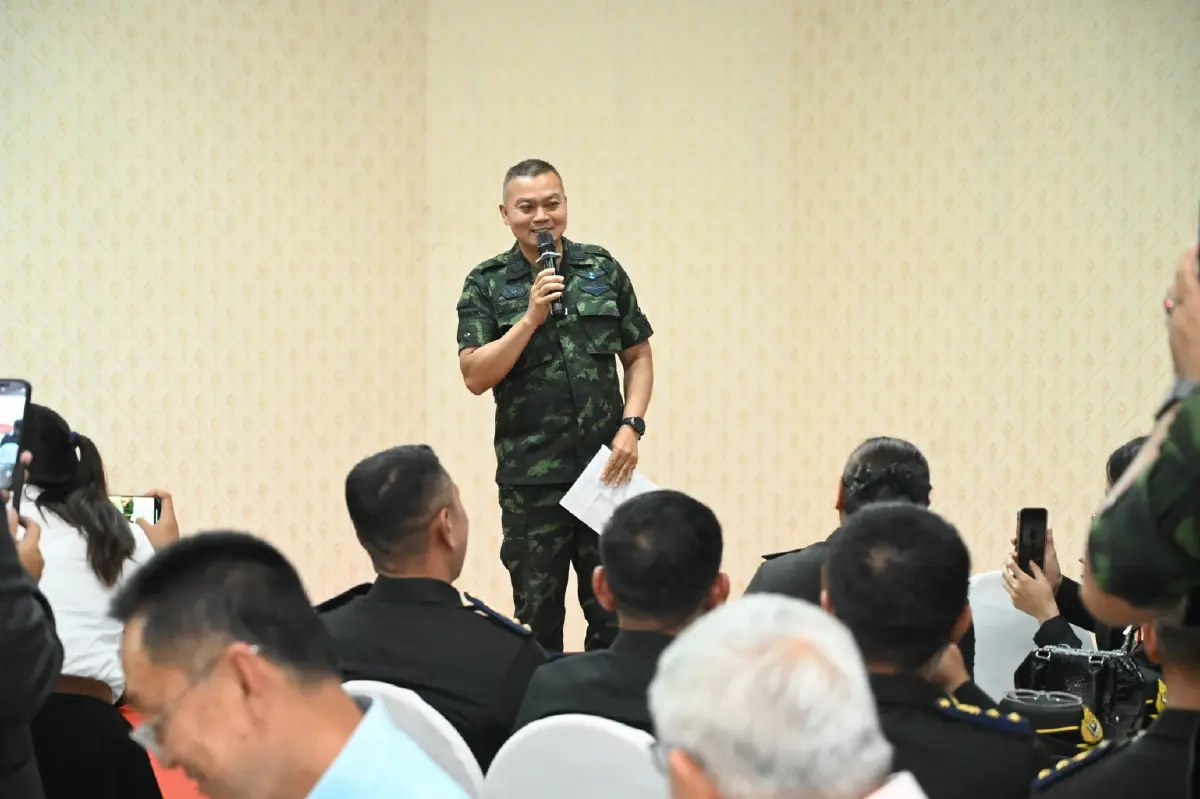 น้ำใจหลั่งไหล มทภ.2 รับมอบสิ่งของจากปชช. ยันส่งถึงมือทหารชายแดน