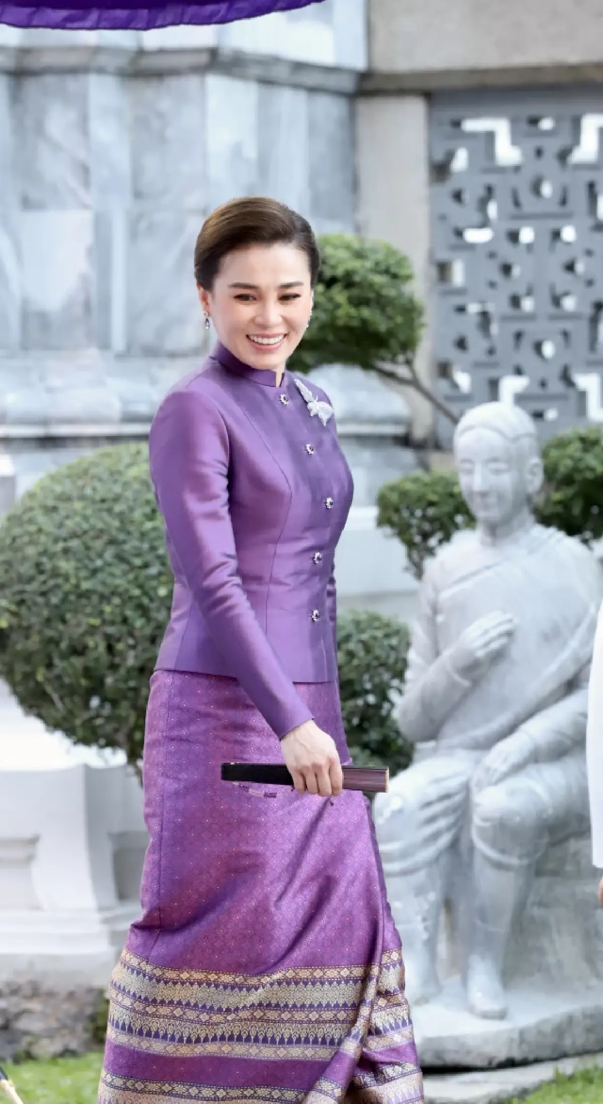 ในหลวง พระราชินี ทรงประกอบพิธีมังคลาภิเษกเหรียญพระบรมรูปพระบาทสมเด็จพระเจ้าอยู่หัว