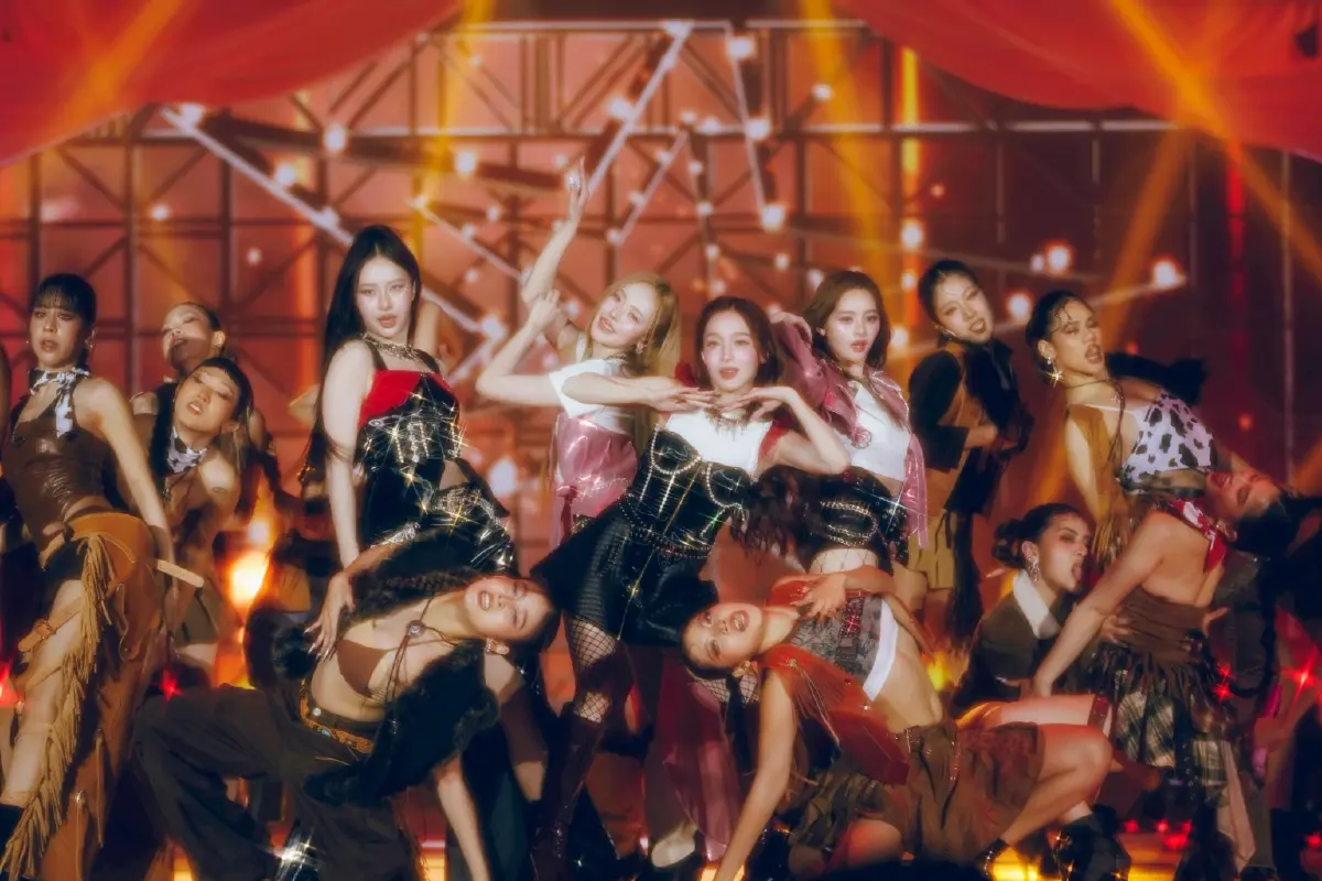 'BLUSH BLOSSOM FAN FEST' 10 สาว 'GMMTV' เสิร์ฟโชว์ 2 วัน ติดเทรนด์โลกอันดับ 1