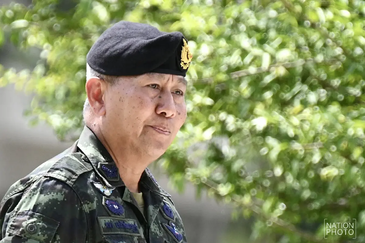 ผบ.ทบ. บินด่วนลงสุรินทร์ เกาะติดสถานการณ์ชายแดนไทย-กัมพูชา