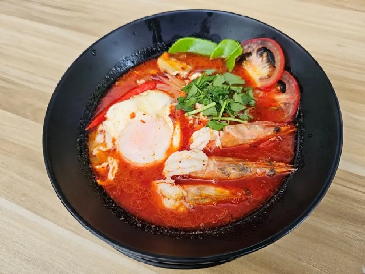 ‘มาม่าต้มยำกุ้ง’ ที่ร้าน ‘มันนาคาเฟ่’ แซ่บ จนต้องขอสูตร
