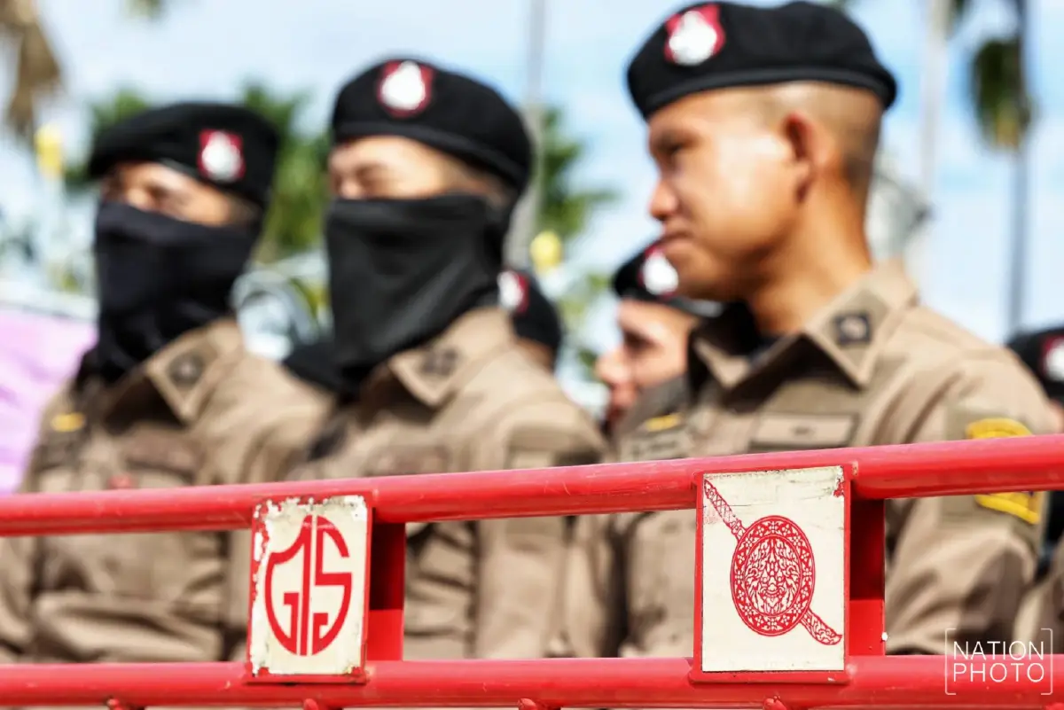 ม็อบประชิดทำเนียบไล่ 'อุ๊งอิ๊ง แพทองธาร' พ้นนายกฯ เซ่นคลิปฮุน เซน