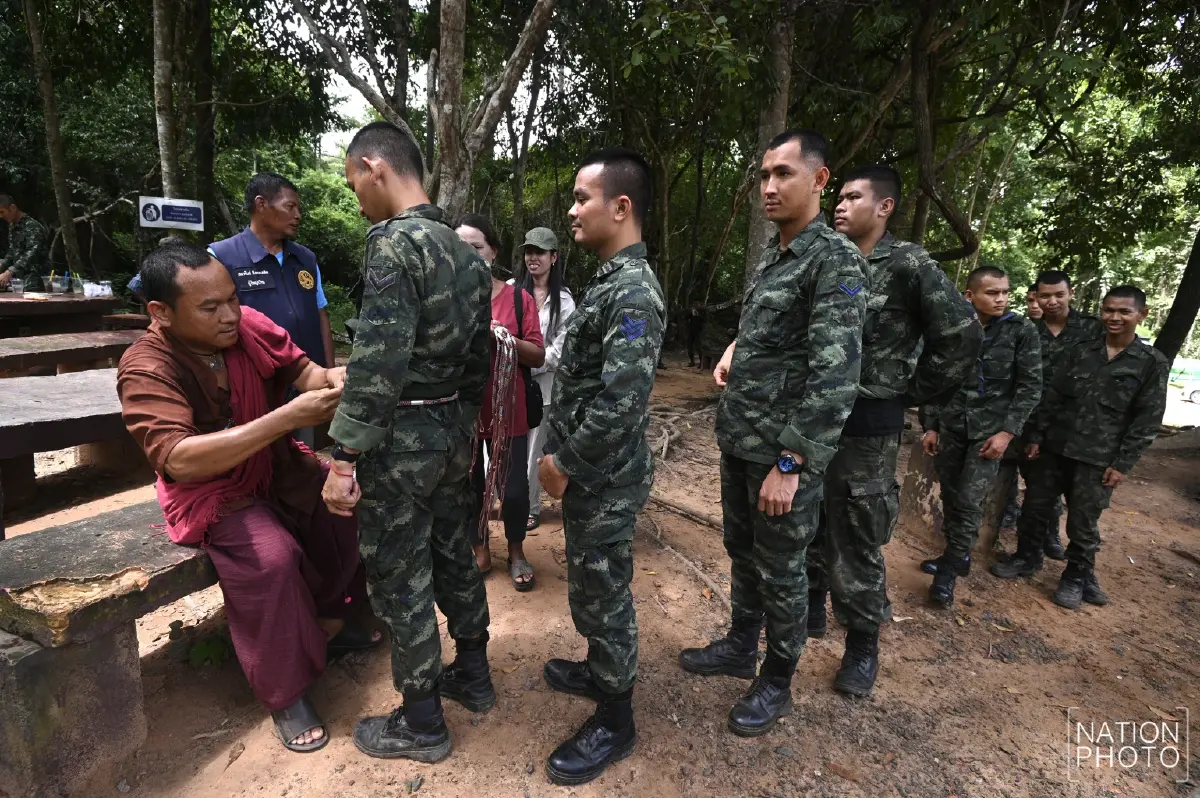 ส่งตรงถึงแนวหน้า มอบตะกรุด-วัตถุมงคล ทหารชายแดน ป้องกันภยันตราย