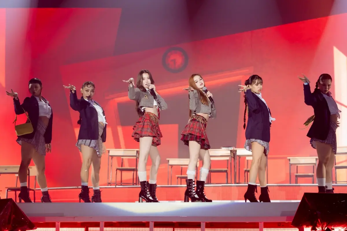 'BLUSH BLOSSOM FAN FEST' 10 สาว 'GMMTV' เสิร์ฟโชว์ 2 วัน ติดเทรนด์โลกอันดับ 1