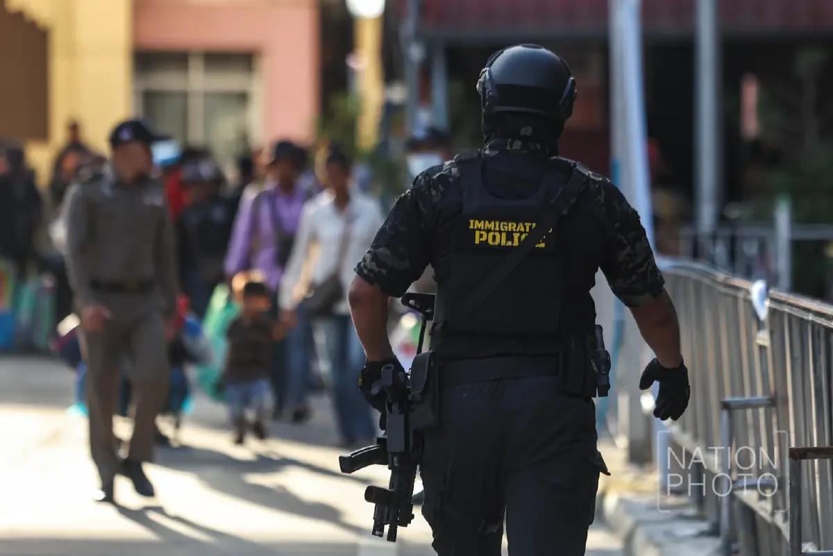 ชาวกัมพูชาแห่กลับภูมิลำเนา หลังเปิด 'ด่านบ้านคลองลึก' ชั่วคราว