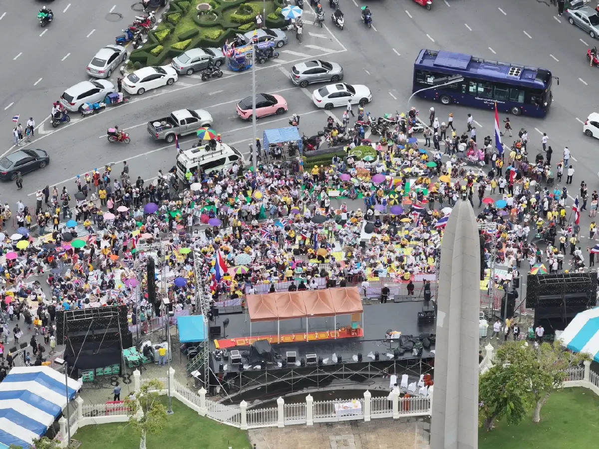 จราจรเริ่มวิกฤต ม็อบแน่นอนุสาวรีย์ชัยสมรภูมิ แนะเลี่ยงเส้นทาง