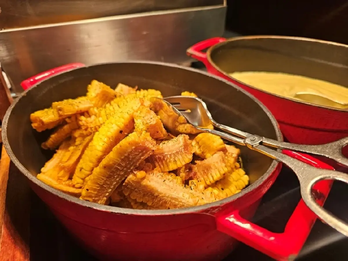 ‘บุฟเฟ่ต์คืนวันเสาร์’  Saturday Dinner Buffet ที่ W Bangkok Hotel