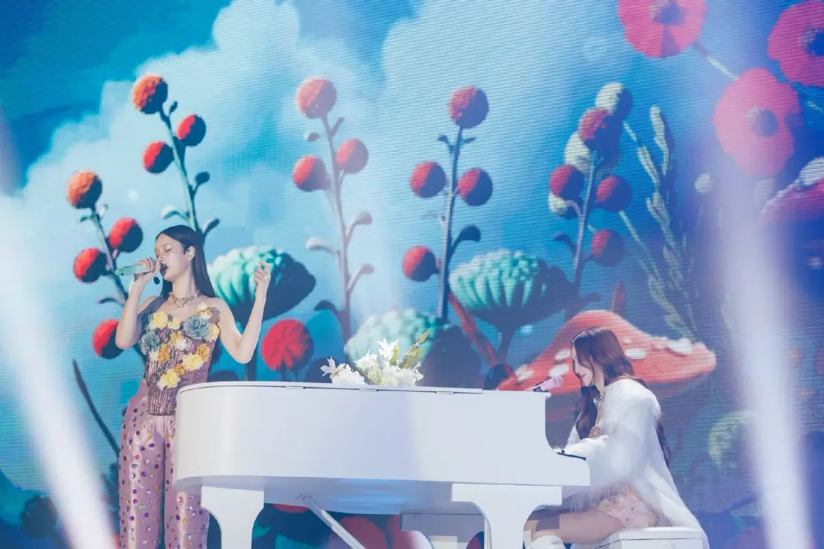 'BLUSH BLOSSOM FAN FEST' 10 สาว 'GMMTV' เสิร์ฟโชว์ 2 วัน ติดเทรนด์โลกอันดับ 1