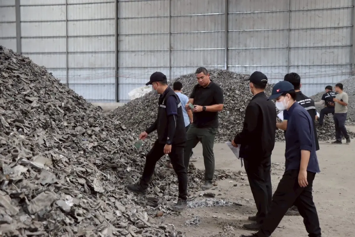 'เอกนัฏ' ส่งสุดซอย ปิด บ.กำปั่นทอง เหิมตั้งฟรีโซนแหล่งรวมขยะพิษ