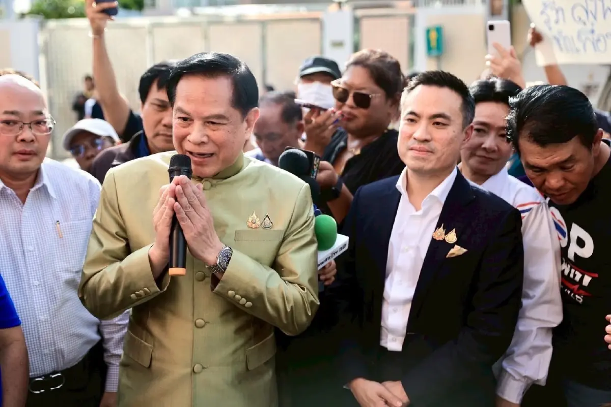 สลาย 'ดีเอ็นเอลุงตู่' ส่อง 3 ก๊วน 'พี - ขิง' รอเก็บฉาก