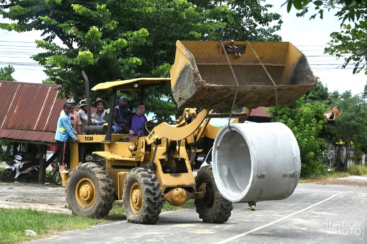 ชาวบ้านรวมพลังสร้างบังเกอร์หลบภัย พร้อมรับเหตุฉุกเฉินชายแดน