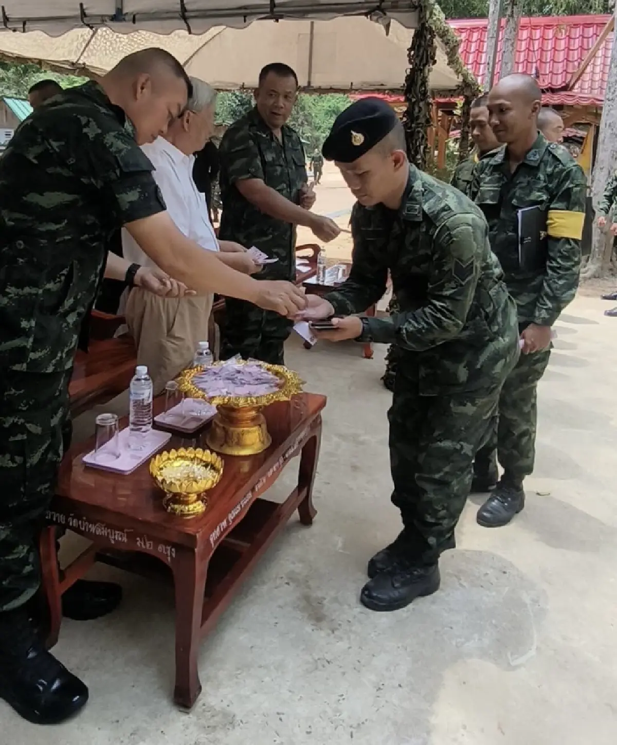 มทภ.2 ตรวจฐานภูมะเขือ ลั่น ปกป้องอธิปไตย อย่าให้ใครรุกราน ชี้ประชาชนส่งแรงใจ