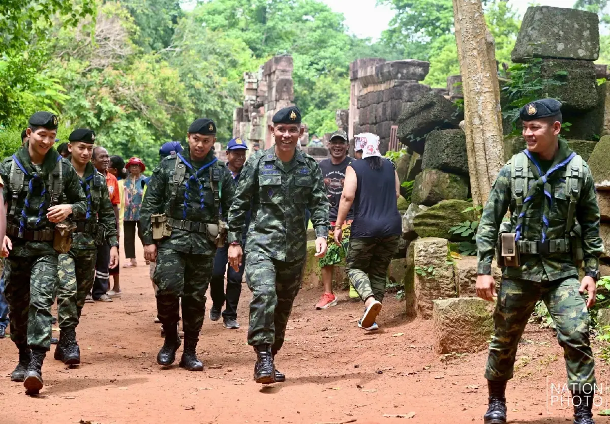 รองแม่ทัพภาคที่ 2 รุดเยี่ยมกำลังพลที่ ปราสาทตาเมือนธม จ.สุรินทร์