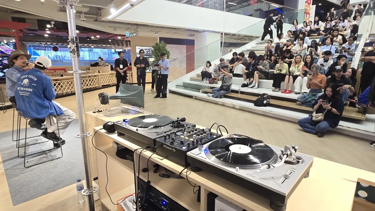 \'เป้ อารักษ์\' กับแผ่นเสียงสะสม ในงาน \'SOUNDLAB 2025\'