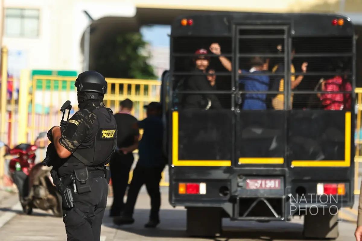 ชาวกัมพูชาแห่กลับภูมิลำเนา หลังเปิด 'ด่านบ้านคลองลึก' ชั่วคราว