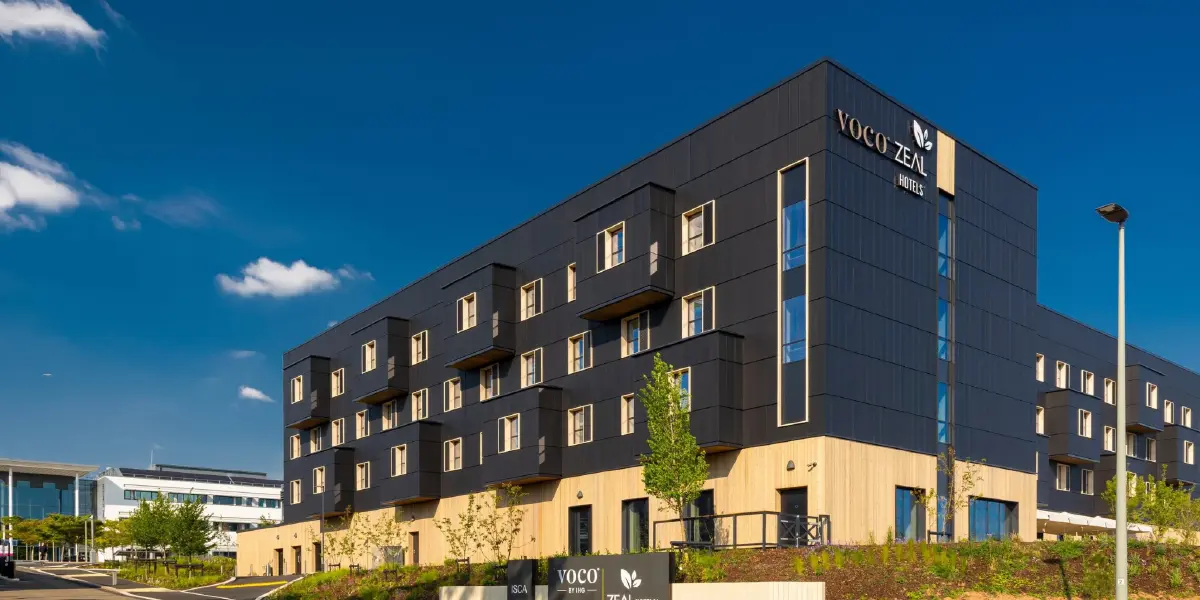 เปิดตัว ‘โรงแรมเน็ตซีโร่’ ใช้พลังงานหมุนเวียนทั้งหมด ตอบโจทย์นักท่องเที่ยวสายอีโค่