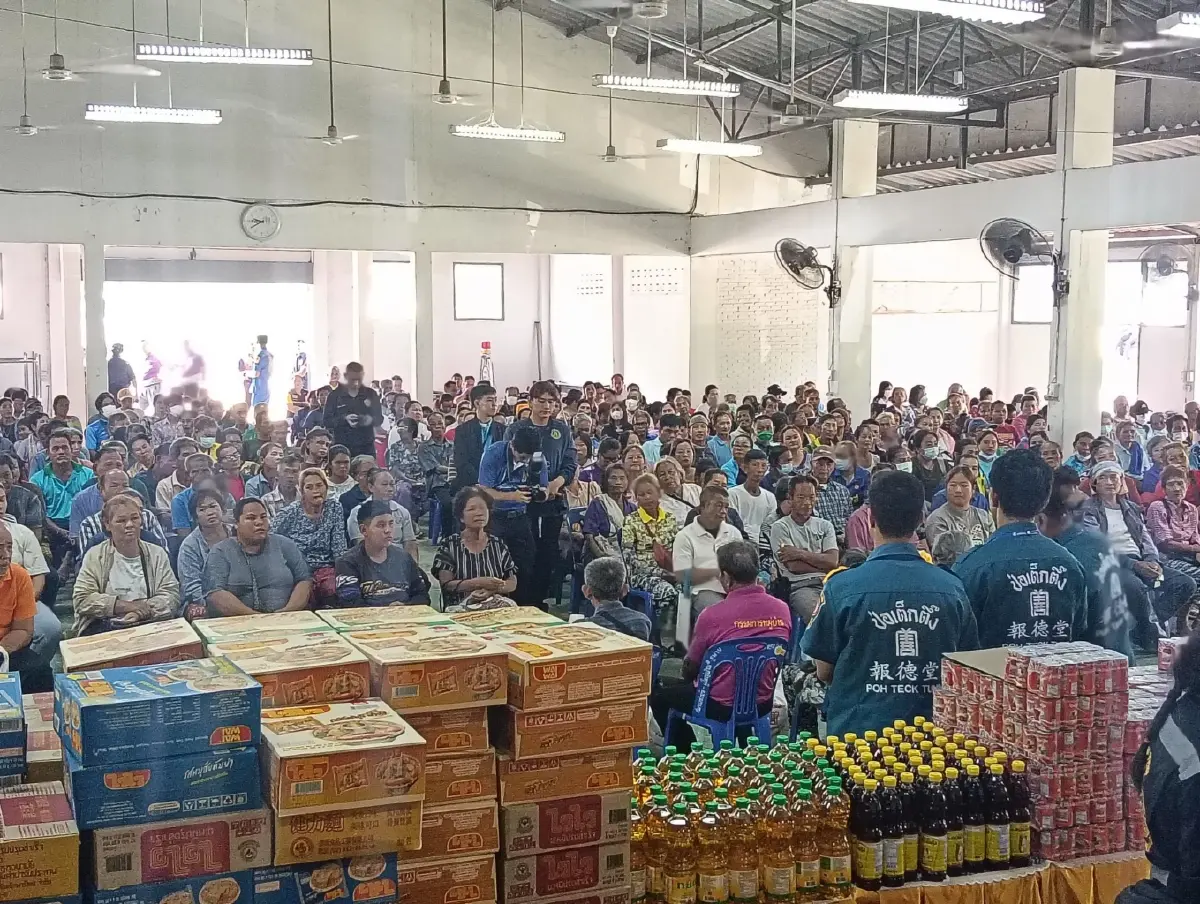 เมตตาธรรมมูลนิธิสกลนคร ร่วม มูลนิธิป่อเต็กตึ๊งกรุงเทพฯ มอบเครื่องอุปโภค สกลนคร