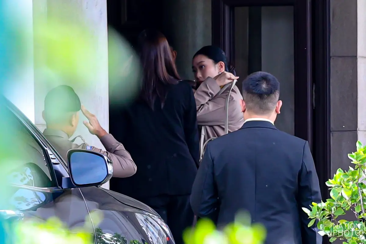 นายกฯ เข้าทำเนียบรัฐบาลตามปกติ หลังคลิปเสียงหลุด คุยฮุนเซน