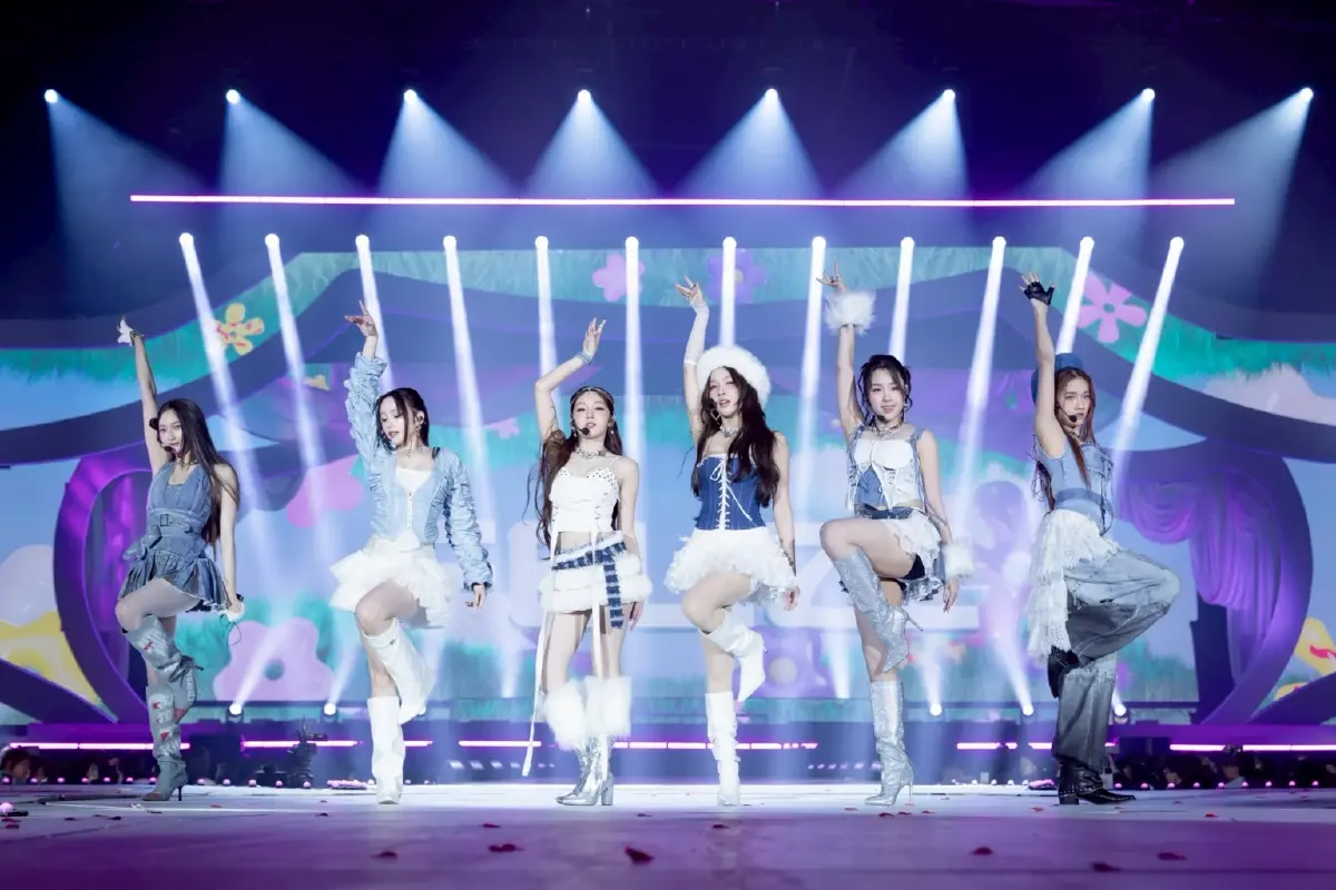 'BLUSH BLOSSOM FAN FEST' 10 สาว 'GMMTV' เสิร์ฟโชว์ 2 วัน ติดเทรนด์โลกอันดับ 1