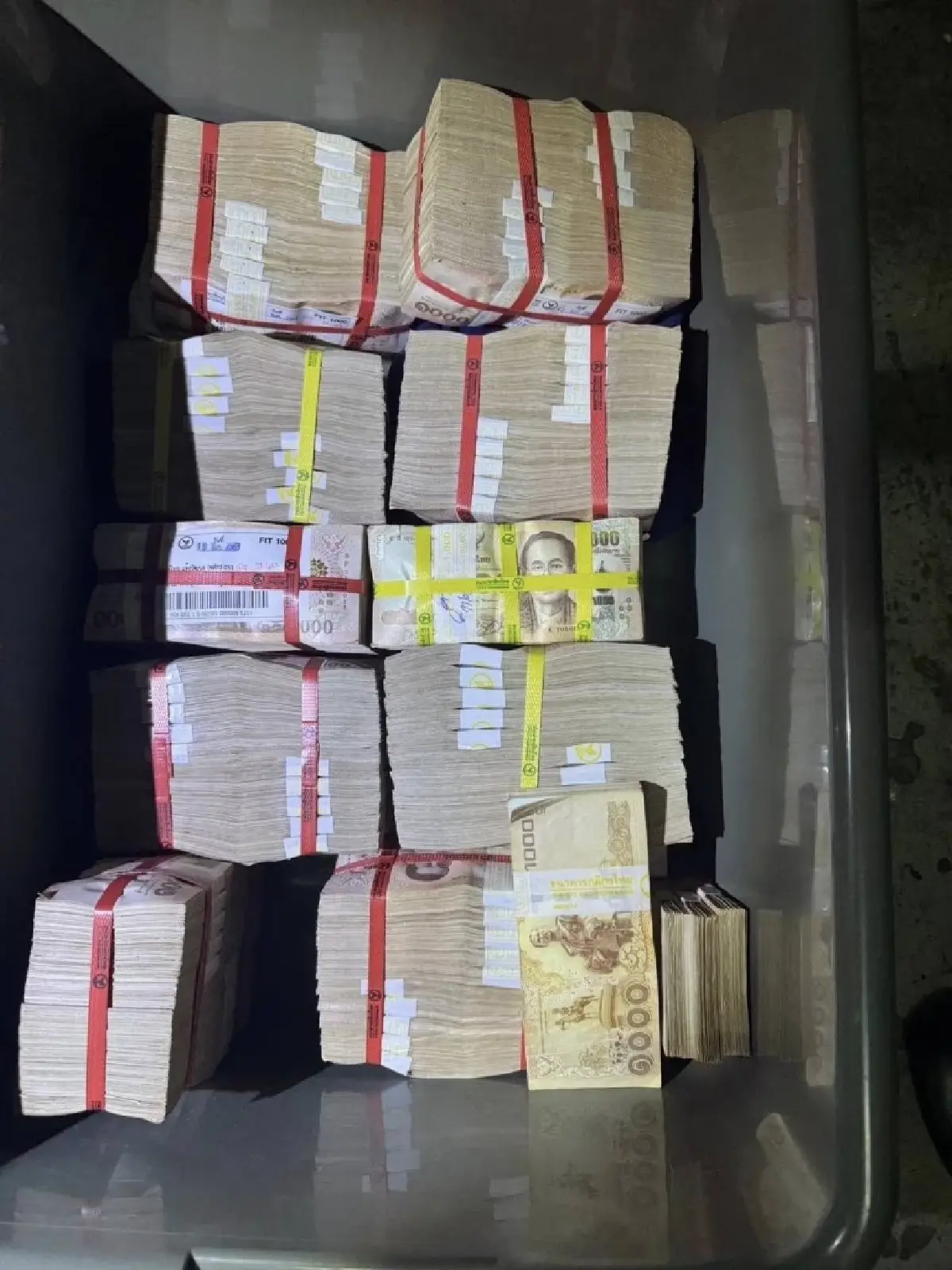 ผงะ เงินสด 12 ล้าน ทิ้งขยะชั้น 4 คอนโดเมืองทอง ตรวจด่วนเอี่ยวหน่วยงานดัง