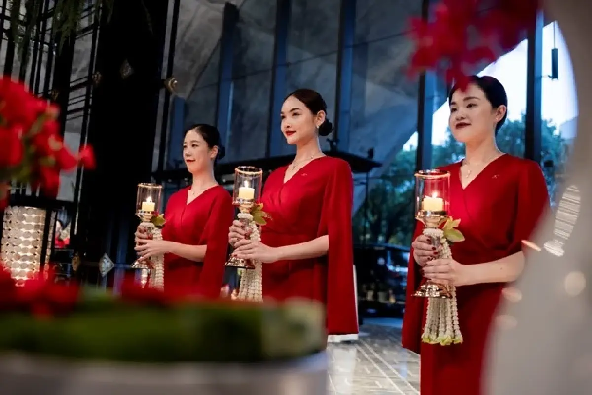 ฉลอง 15 ปี ‘Lady in Red’ และ Gentleman in Red ณ รร.สินธรเคมปินสกี้ฯ