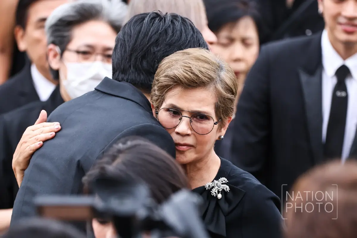 สุดเศร้า พิธีฌาปนกิจ 'คุณแม่งามทิพย์' คนบันเทิงร่วมอาลัยแน่นวัด