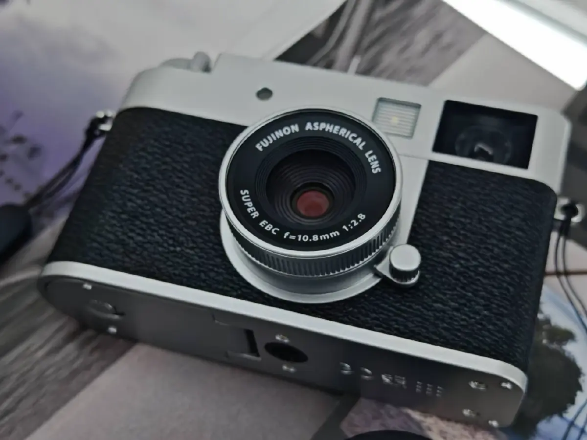 กล้องโลกสองใบ 'Fujifilm X Half' กล้องดิจิทัลในร่างกล้องฟิล์ม