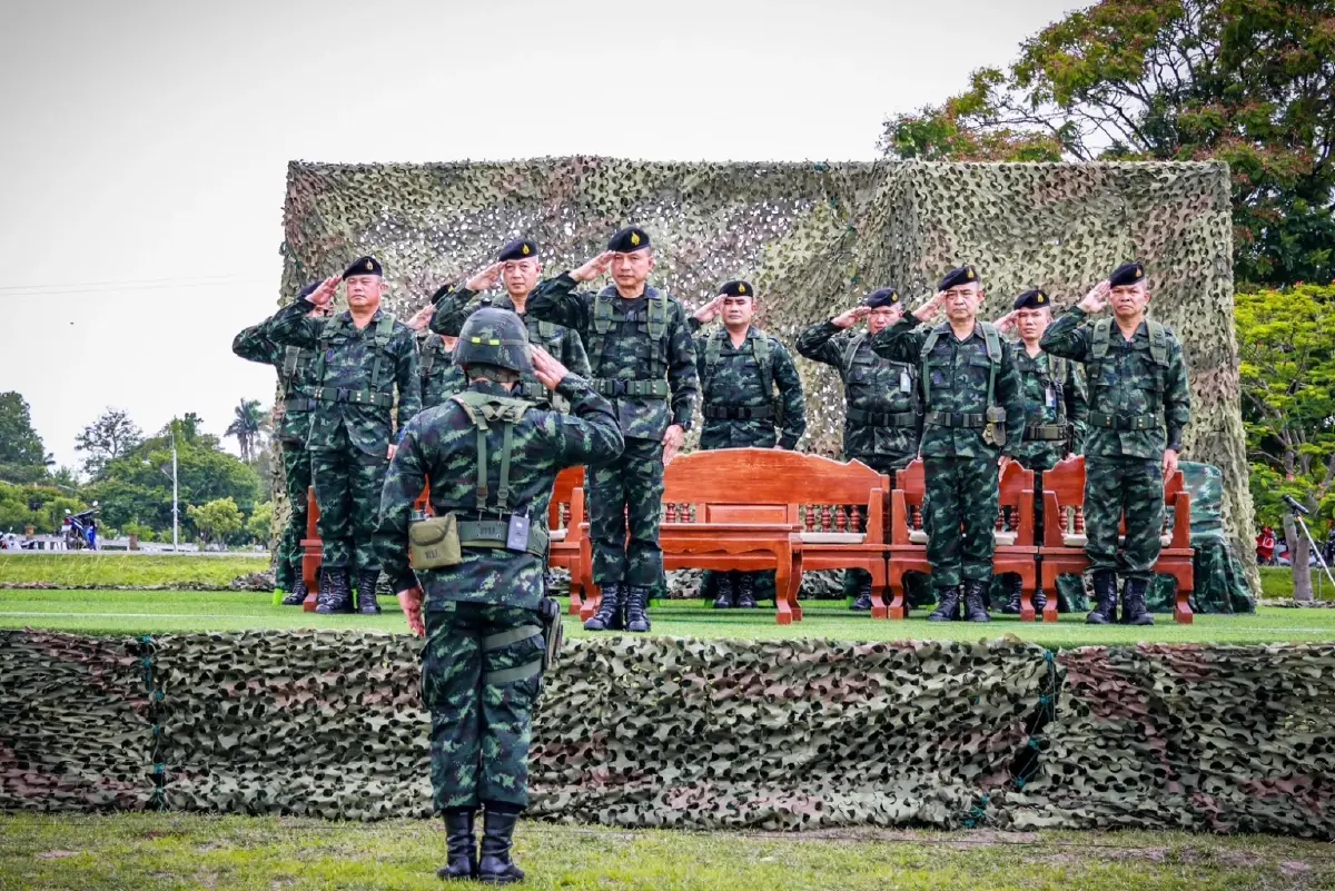 พรึ่บ! กองพลทหารปืนใหญ่ ตรวจสภาพความพร้อมรบ