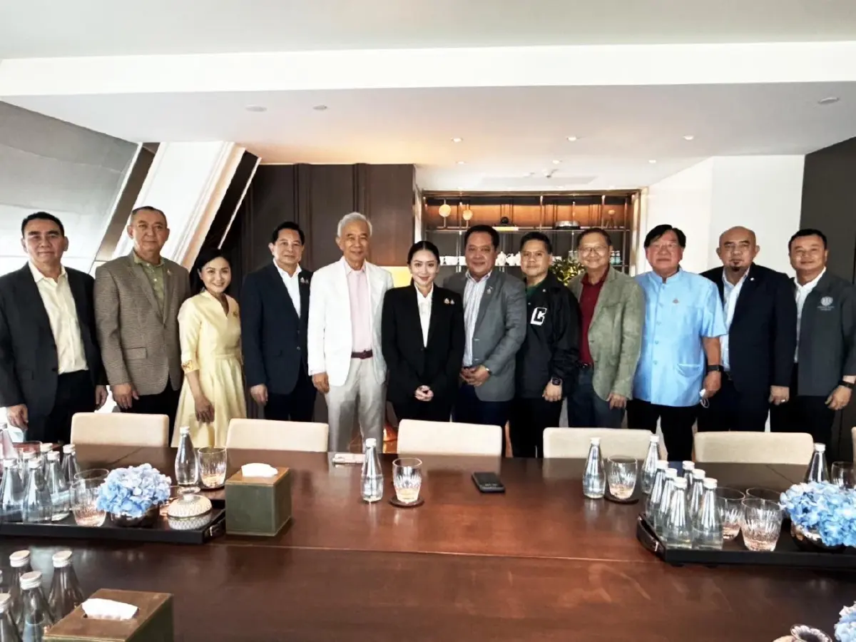 'เพื่อไทย' ดึงเกมไล่นายกฯ ยื้อยุบสภา ผนึก ครม. ปิดช่องล้มรัฐบาล